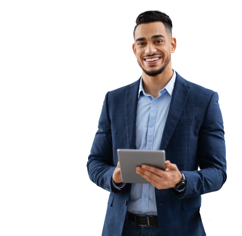 Employé heureux d'utiliser l'outil de gestion mobile
