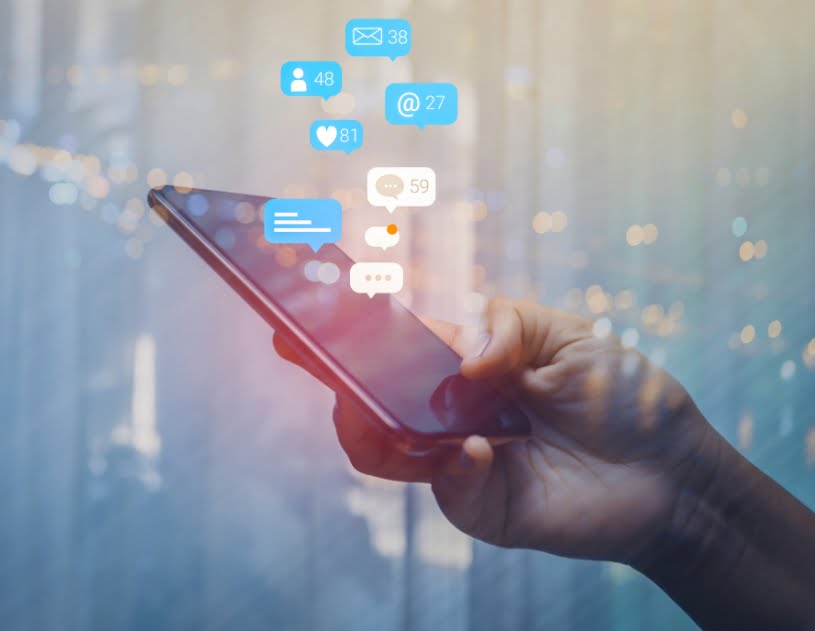 Communications diverses sur un appareil mobile avec un logiciel de gestion du temps.